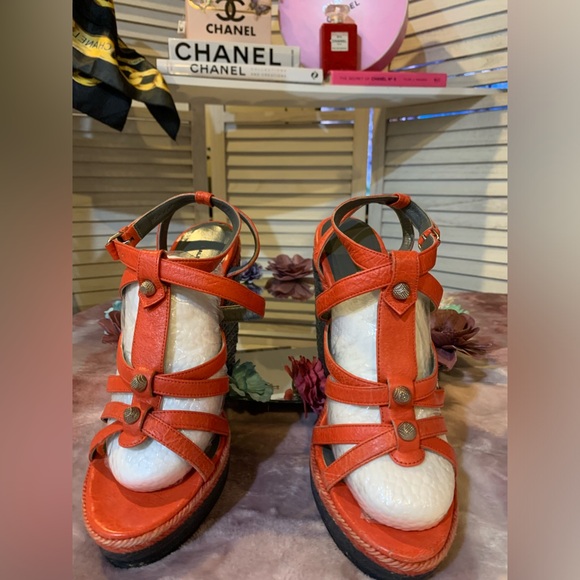 GUC!🤎BALENCIAGA color block wedges. - Picture 3 of 9